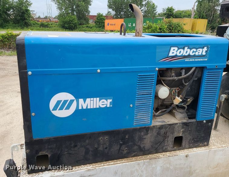 image for item MG9658 2004 Ford F750 Super Duty  utility / service truck