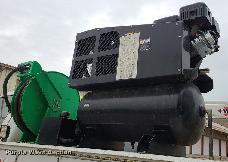 image for item MG9658 2004 Ford F750 Super Duty  utility / service truck