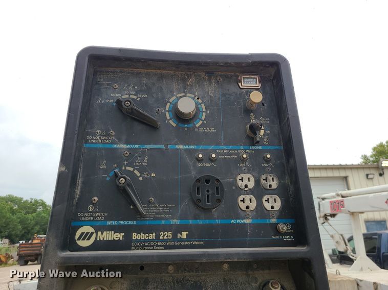 image for item MG9658 2004 Ford F750 Super Duty  utility / service truck