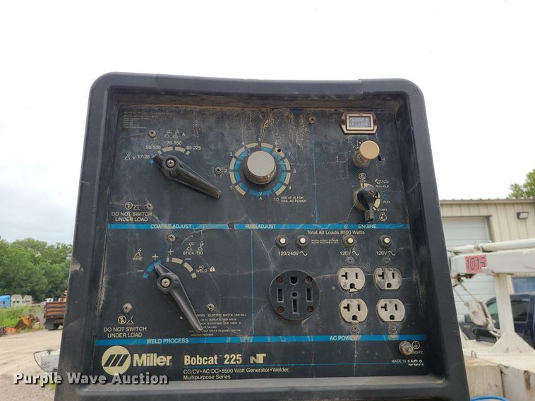 image for item MG9658 2004 Ford F750 Super Duty  utility / service truck