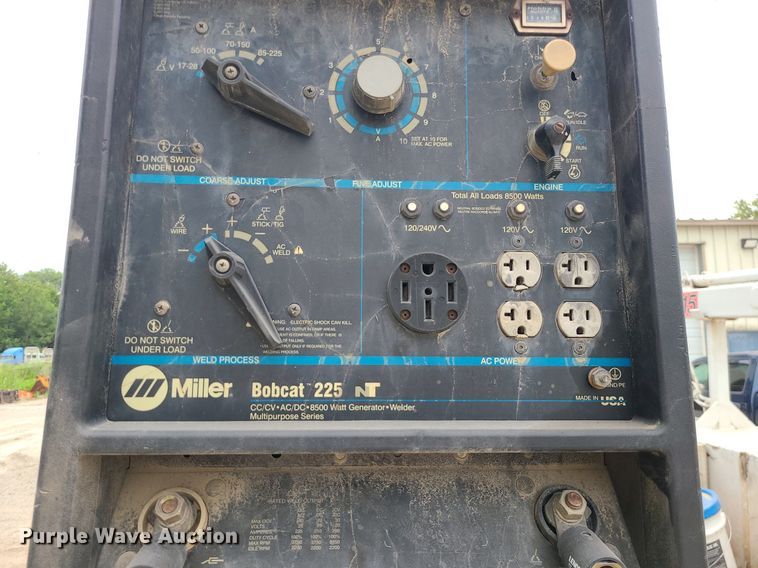 image for item MG9658 2004 Ford F750 Super Duty  utility / service truck