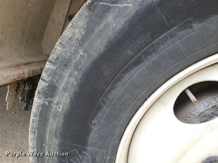 image for item MG9658 2004 Ford F750 Super Duty  utility / service truck