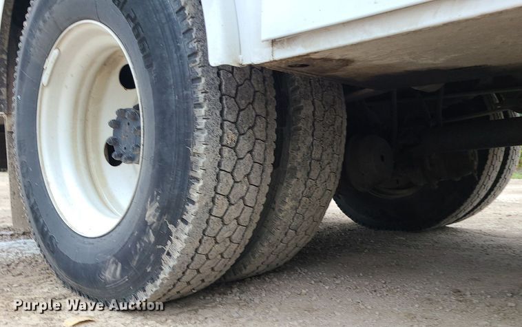 image for item MG9658 2004 Ford F750 Super Duty  utility / service truck