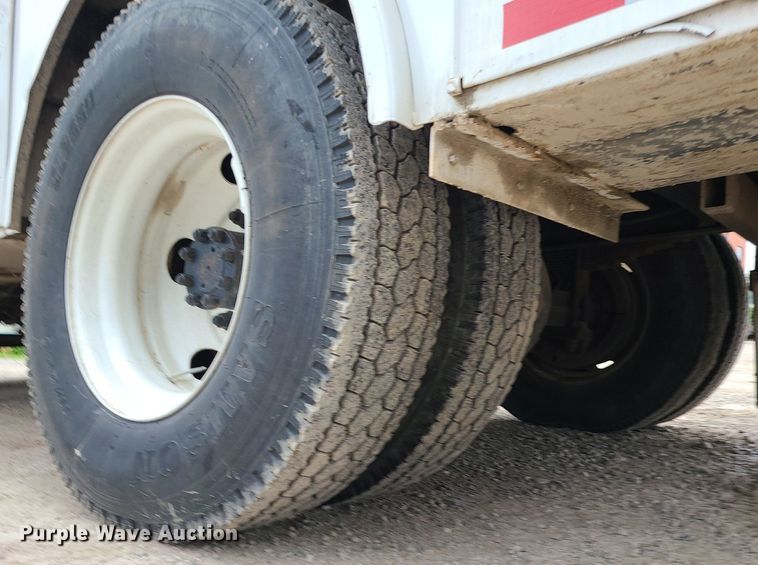 image for item MG9658 2004 Ford F750 Super Duty  utility / service truck