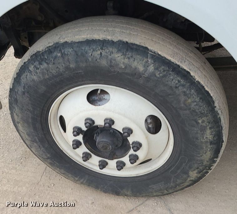 image for item MG9658 2004 Ford F750 Super Duty  utility / service truck