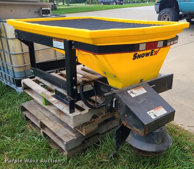 image for item MG9728 SnowEx SP-3000  salt spreader