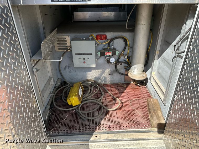 image for item ML9108 1985 Mack MC686FC  rescue vehicle