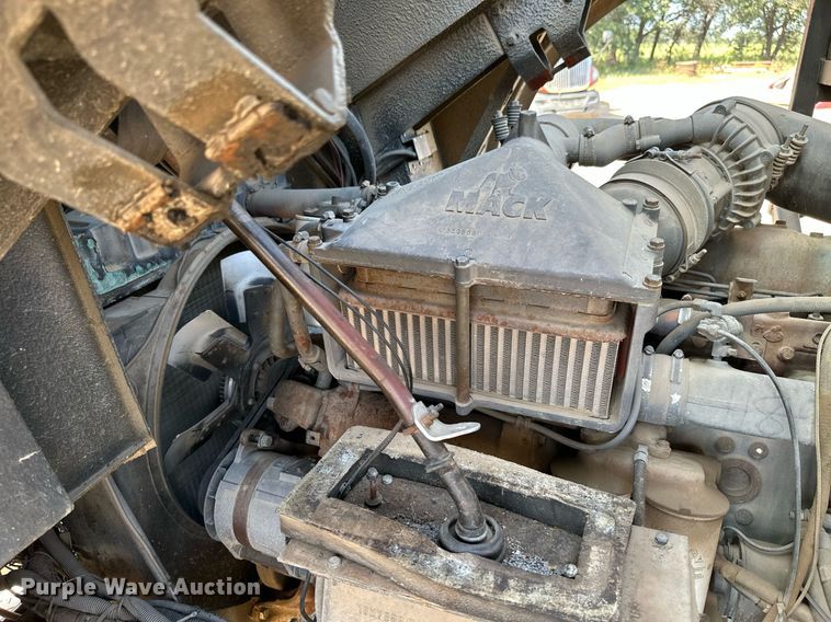 image for item ML9108 1985 Mack MC686FC  rescue vehicle