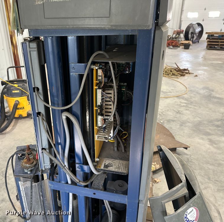 image for item ML9121 Lantech Q-200  shrink wrap machine