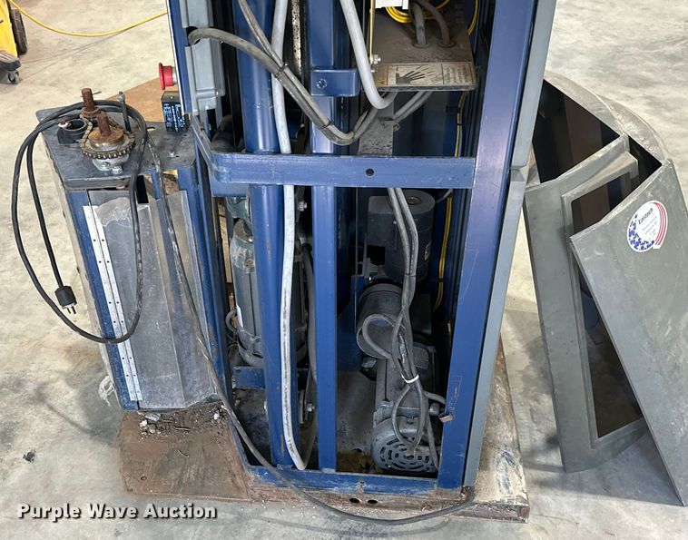 image for item ML9121 Lantech Q-200  shrink wrap machine