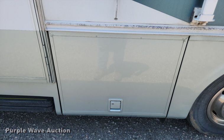 image for item ML9517 2002 Holiday Rambler Vacationer  RV