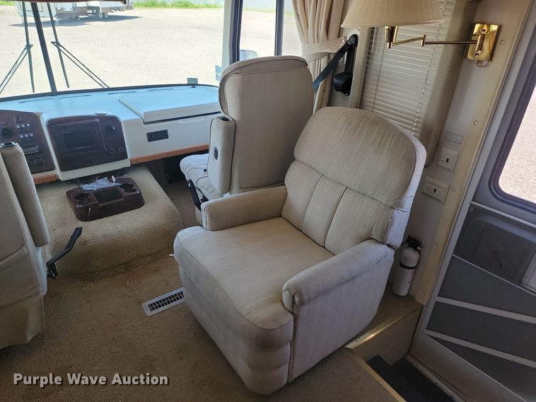 image for item ML9517 2002 Holiday Rambler Vacationer  RV