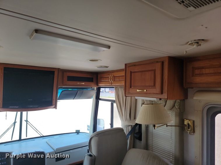 image for item ML9517 2002 Holiday Rambler Vacationer  RV