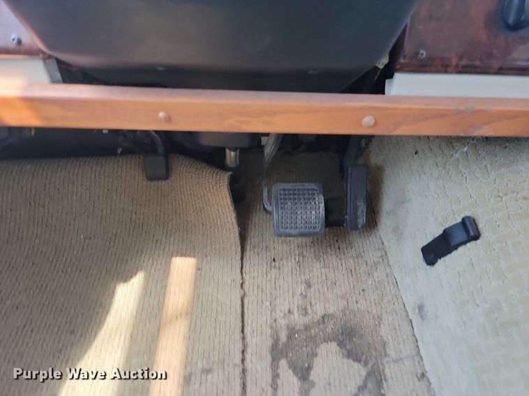 image for item ML9517 2002 Holiday Rambler Vacationer  RV