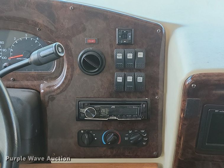 image for item ML9517 2002 Holiday Rambler Vacationer  RV