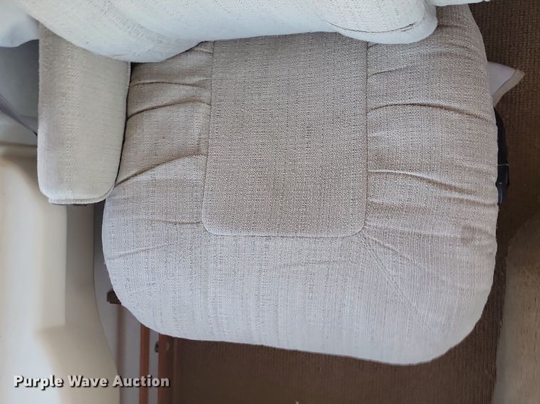 image for item ML9517 2002 Holiday Rambler Vacationer  RV