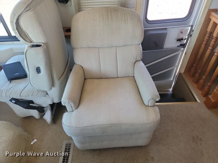 image for item ML9517 2002 Holiday Rambler Vacationer  RV