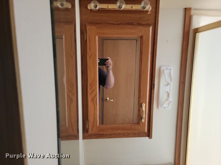 image for item ML9517 2002 Holiday Rambler Vacationer  RV