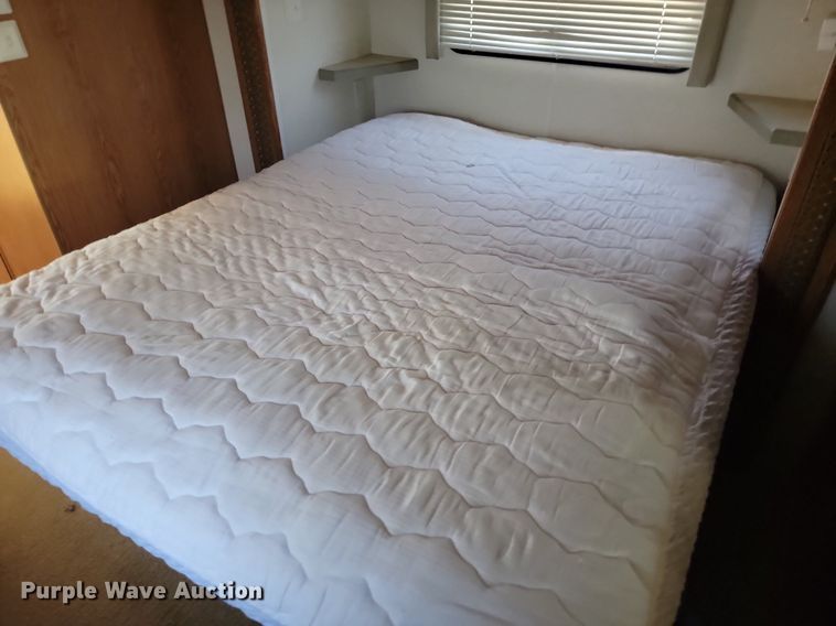 image for item ML9517 2002 Holiday Rambler Vacationer  RV