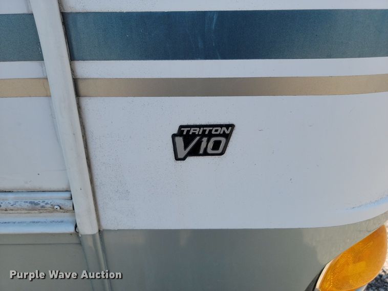 image for item ML9517 2002 Holiday Rambler Vacationer  RV