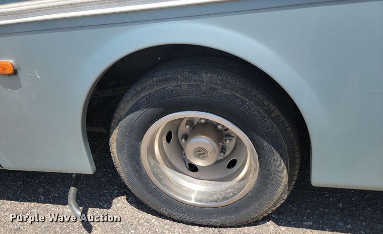 image for item ML9517 2002 Holiday Rambler Vacationer  RV