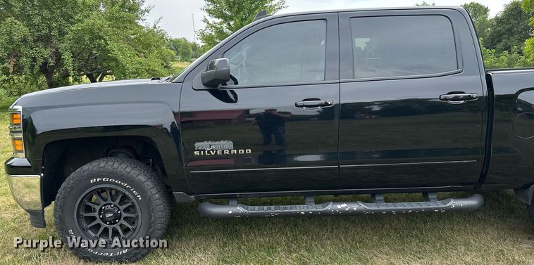image for item MQ9338 2015 Chevrolet Silverado 1500  Crew Cab pickup truck