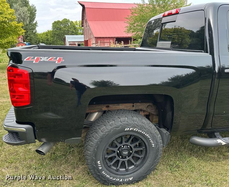 image for item MQ9338 2015 Chevrolet Silverado 1500  Crew Cab pickup truck