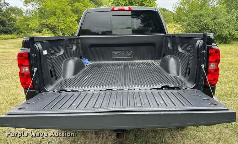 image for item MQ9338 2015 Chevrolet Silverado 1500  Crew Cab pickup truck