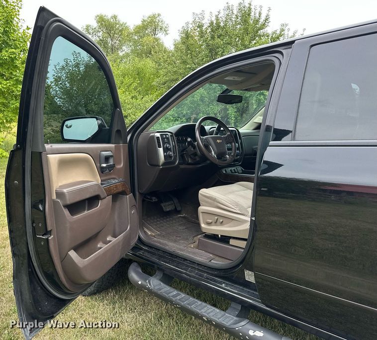 image for item MQ9338 2015 Chevrolet Silverado 1500  Crew Cab pickup truck