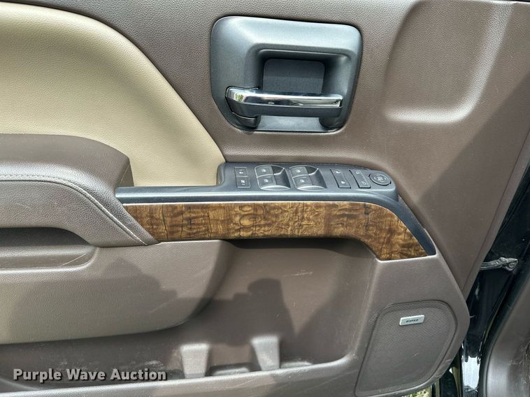 image for item MQ9338 2015 Chevrolet Silverado 1500  Crew Cab pickup truck