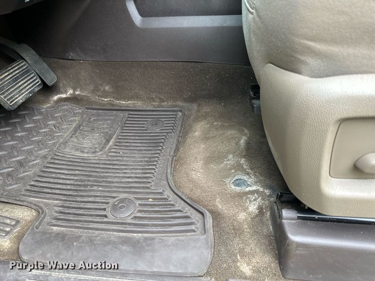 image for item MQ9338 2015 Chevrolet Silverado 1500  Crew Cab pickup truck