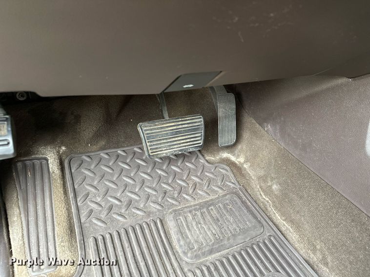 image for item MQ9338 2015 Chevrolet Silverado 1500  Crew Cab pickup truck