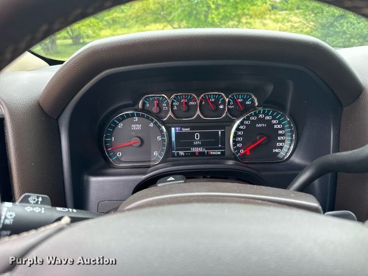 image for item MQ9338 2015 Chevrolet Silverado 1500  Crew Cab pickup truck