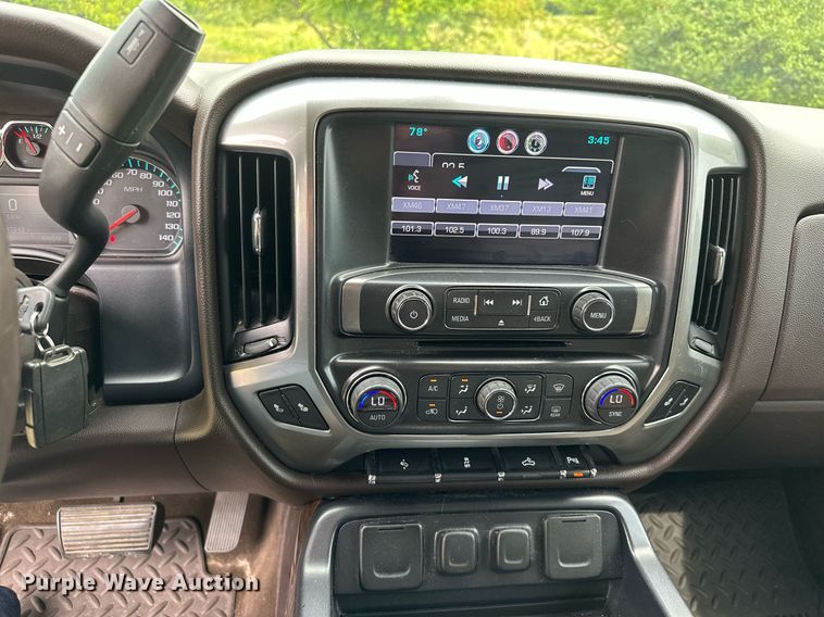 image for item MQ9338 2015 Chevrolet Silverado 1500  Crew Cab pickup truck