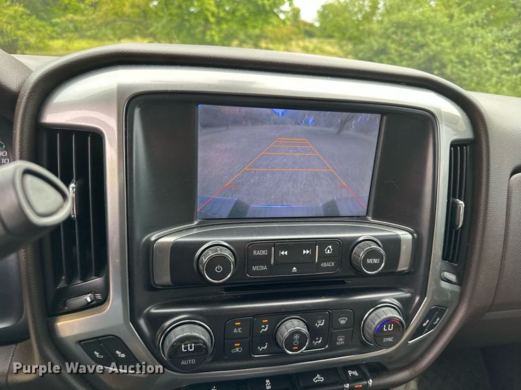 image for item MQ9338 2015 Chevrolet Silverado 1500  Crew Cab pickup truck