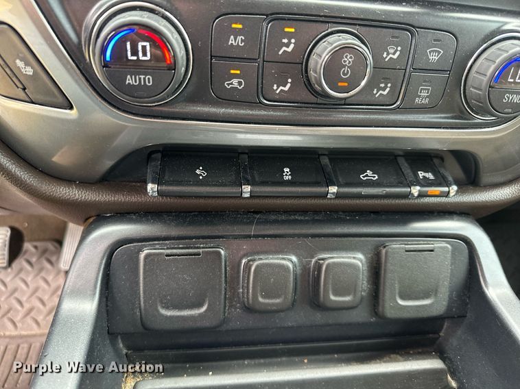 image for item MQ9338 2015 Chevrolet Silverado 1500  Crew Cab pickup truck