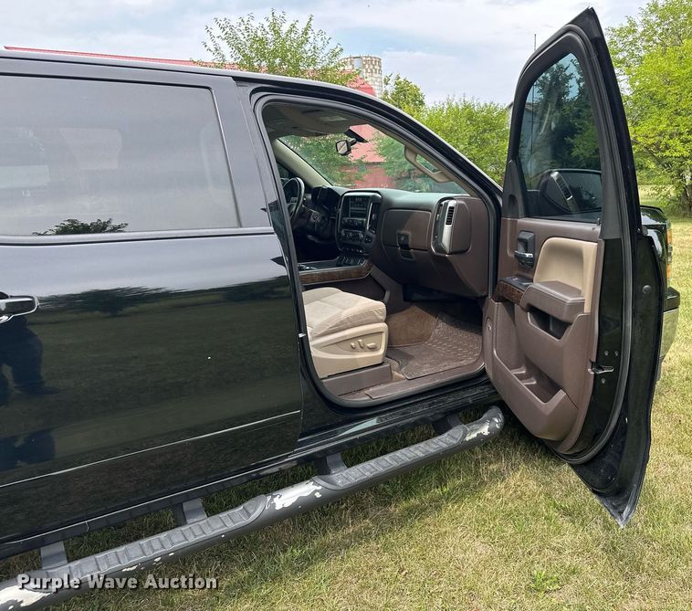 image for item MQ9338 2015 Chevrolet Silverado 1500  Crew Cab pickup truck