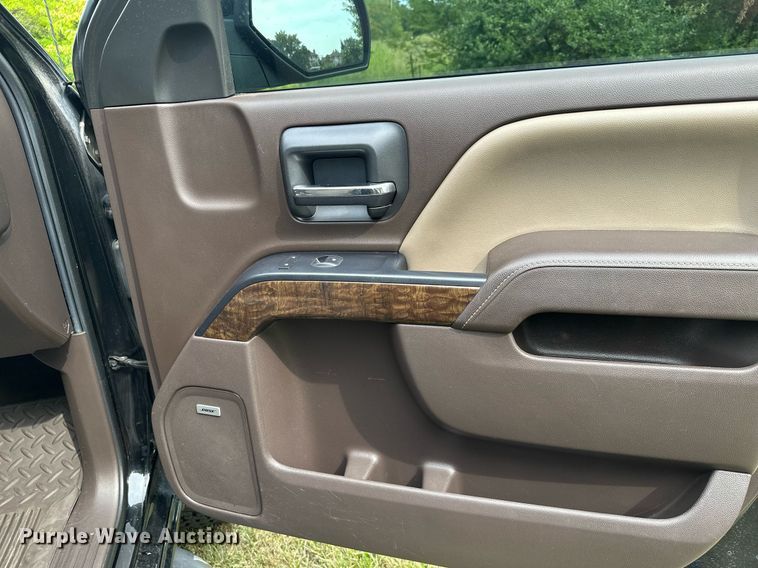 image for item MQ9338 2015 Chevrolet Silverado 1500  Crew Cab pickup truck