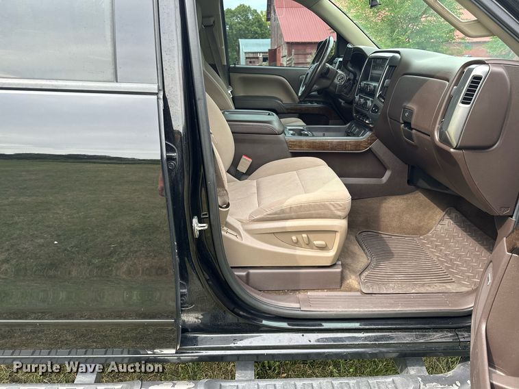 image for item MQ9338 2015 Chevrolet Silverado 1500  Crew Cab pickup truck