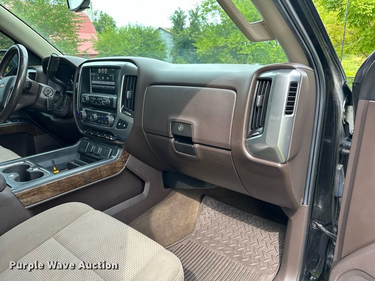 image for item MQ9338 2015 Chevrolet Silverado 1500  Crew Cab pickup truck