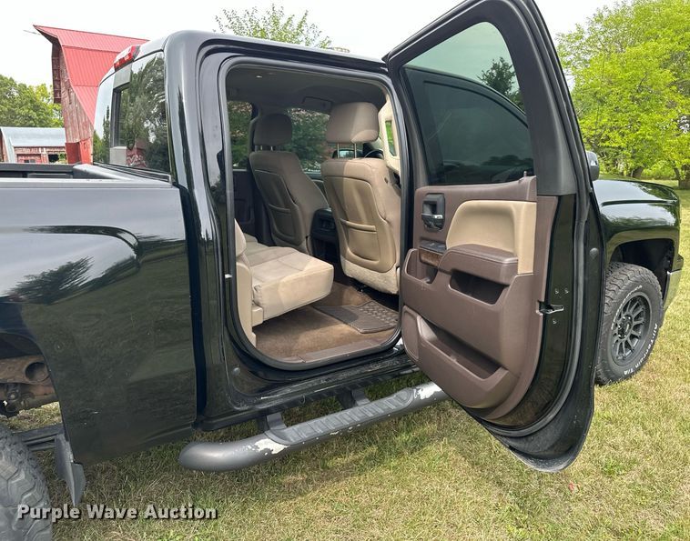 image for item MQ9338 2015 Chevrolet Silverado 1500  Crew Cab pickup truck