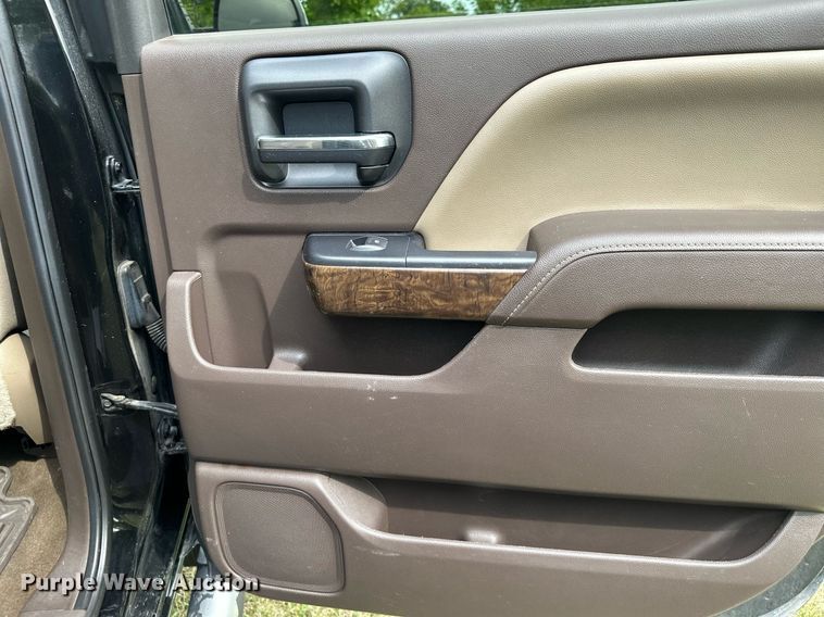 image for item MQ9338 2015 Chevrolet Silverado 1500  Crew Cab pickup truck