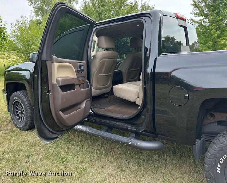 image for item MQ9338 2015 Chevrolet Silverado 1500  Crew Cab pickup truck