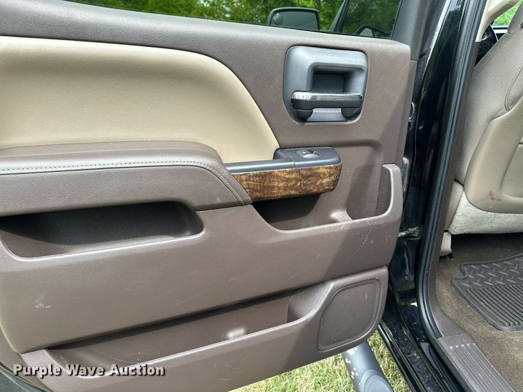 image for item MQ9338 2015 Chevrolet Silverado 1500  Crew Cab pickup truck