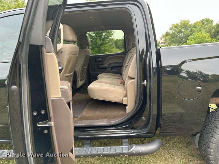 image for item MQ9338 2015 Chevrolet Silverado 1500  Crew Cab pickup truck