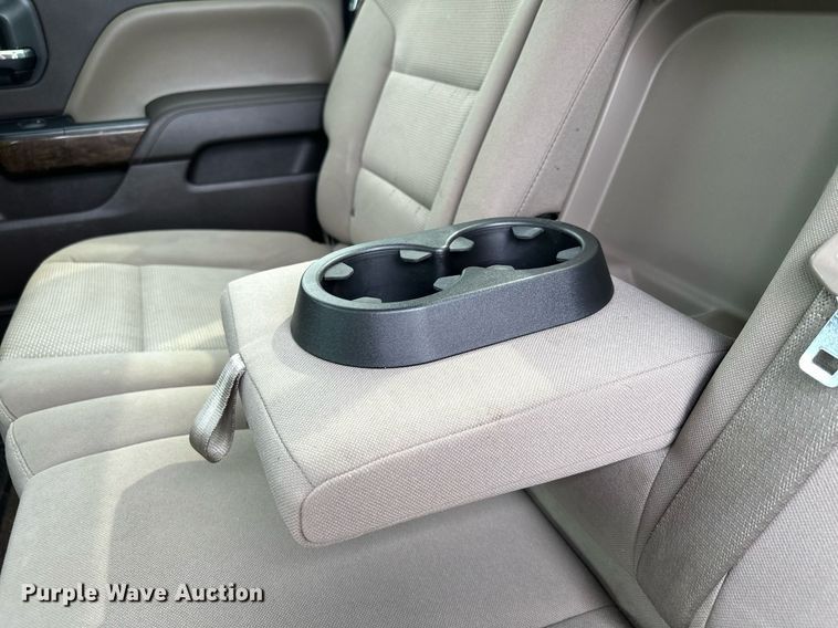 image for item MQ9338 2015 Chevrolet Silverado 1500  Crew Cab pickup truck