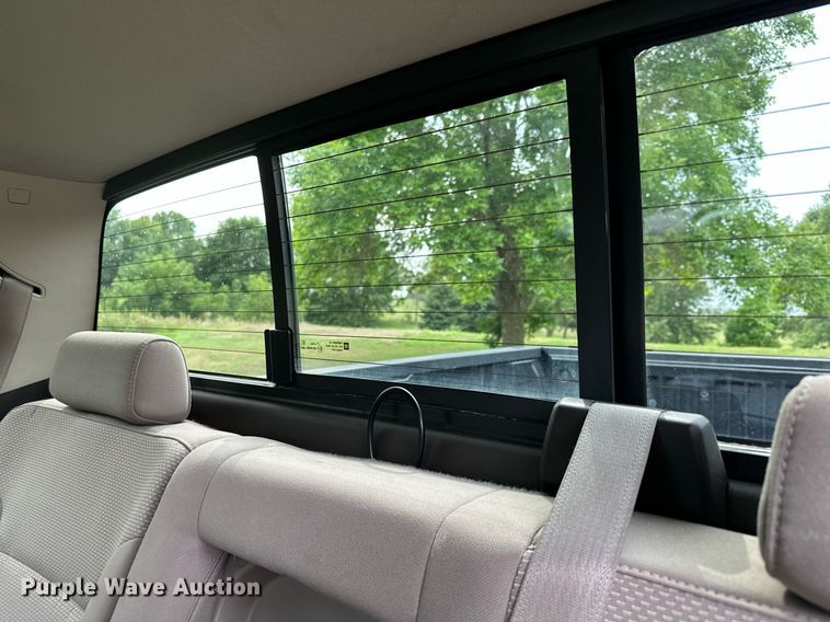 image for item MQ9338 2015 Chevrolet Silverado 1500  Crew Cab pickup truck