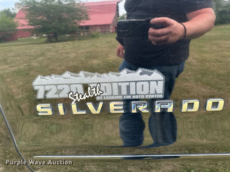 image for item MQ9338 2015 Chevrolet Silverado 1500  Crew Cab pickup truck