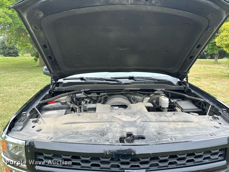 image for item MQ9338 2015 Chevrolet Silverado 1500  Crew Cab pickup truck