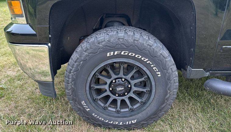 image for item MQ9338 2015 Chevrolet Silverado 1500  Crew Cab pickup truck